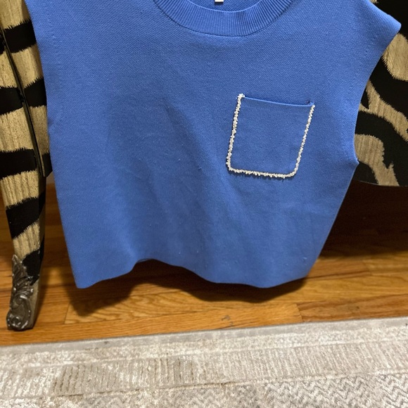 entro Blue Sleeveless Knit Top with Decorative Pocket Trim small - Picture 2 of 2